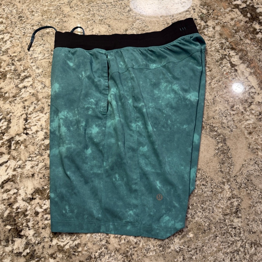 Lululemon Mens Pace Breaker Lined Shorts Green Tie Dye 9" Size M